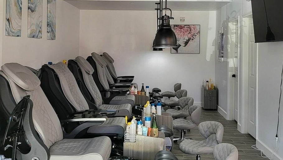 Q Nails & Spa, bild 1