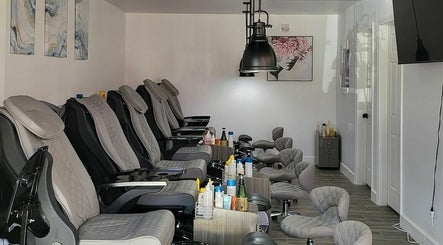 Q Nails & Spa