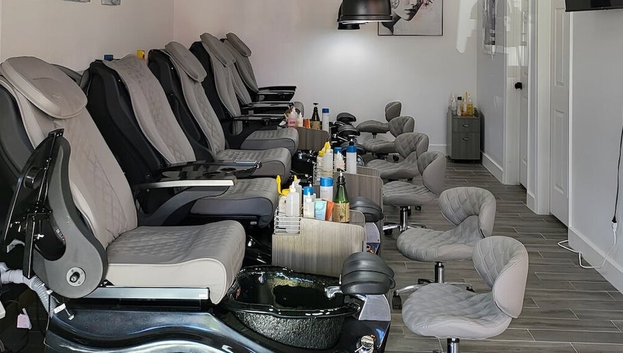 Q Nails & Spa, bild 1