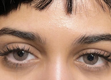 Close-up of elegant eyelashes at Madame Oh La Laa, Al Khobar, SA, showcasing beauty expertise.