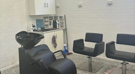 Sun & Moon Salon, bild 2