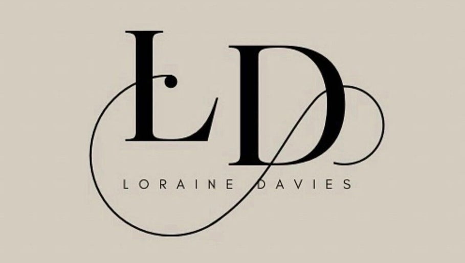 Loraine Davies Hair 1paveikslėlis