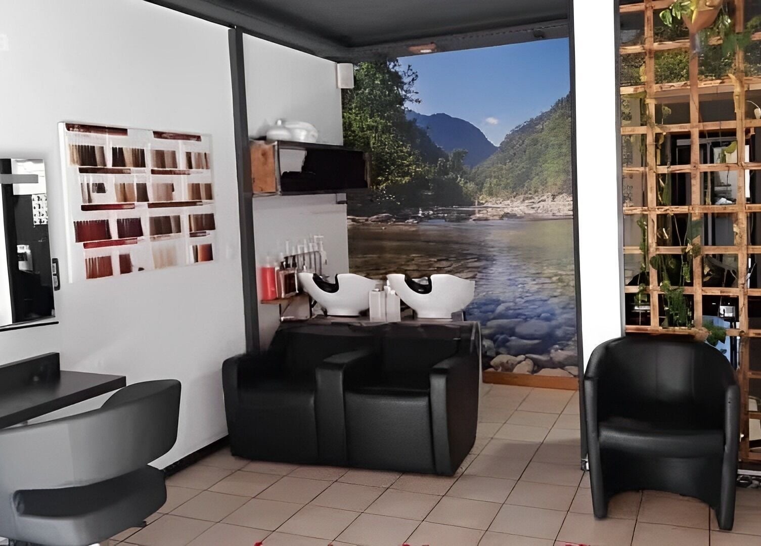 Intérieur moderne de Révolu'tifs Studio à Gimont, Occitanie, FR, avec coin lavage et décoration naturelle.