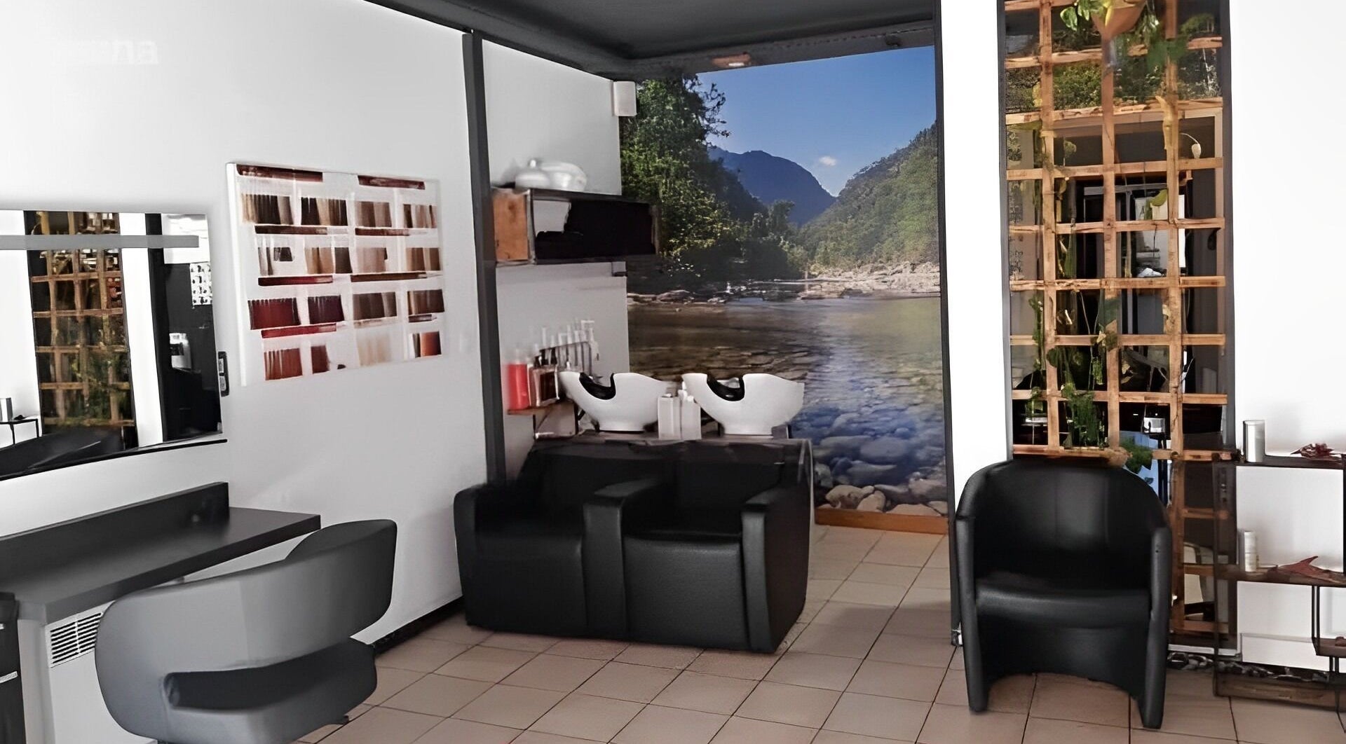 Intérieur moderne de Révolu'tifs Studio à Gimont, Occitanie, FR, avec coin lavage et décoration naturelle.