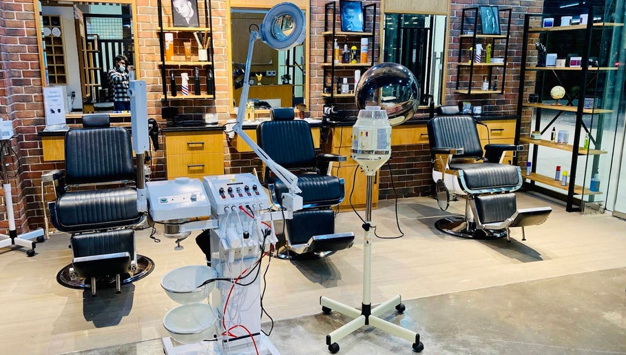 Papito Barbershop in Dubai, AE with modern barber chairs and sleek equipment displayed.