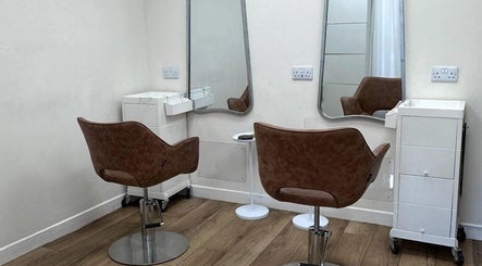 Modern salon chairs and mirrors at Kolours Beauty Bar in Edinburgh, Scotland, GB offering premium beauty services.