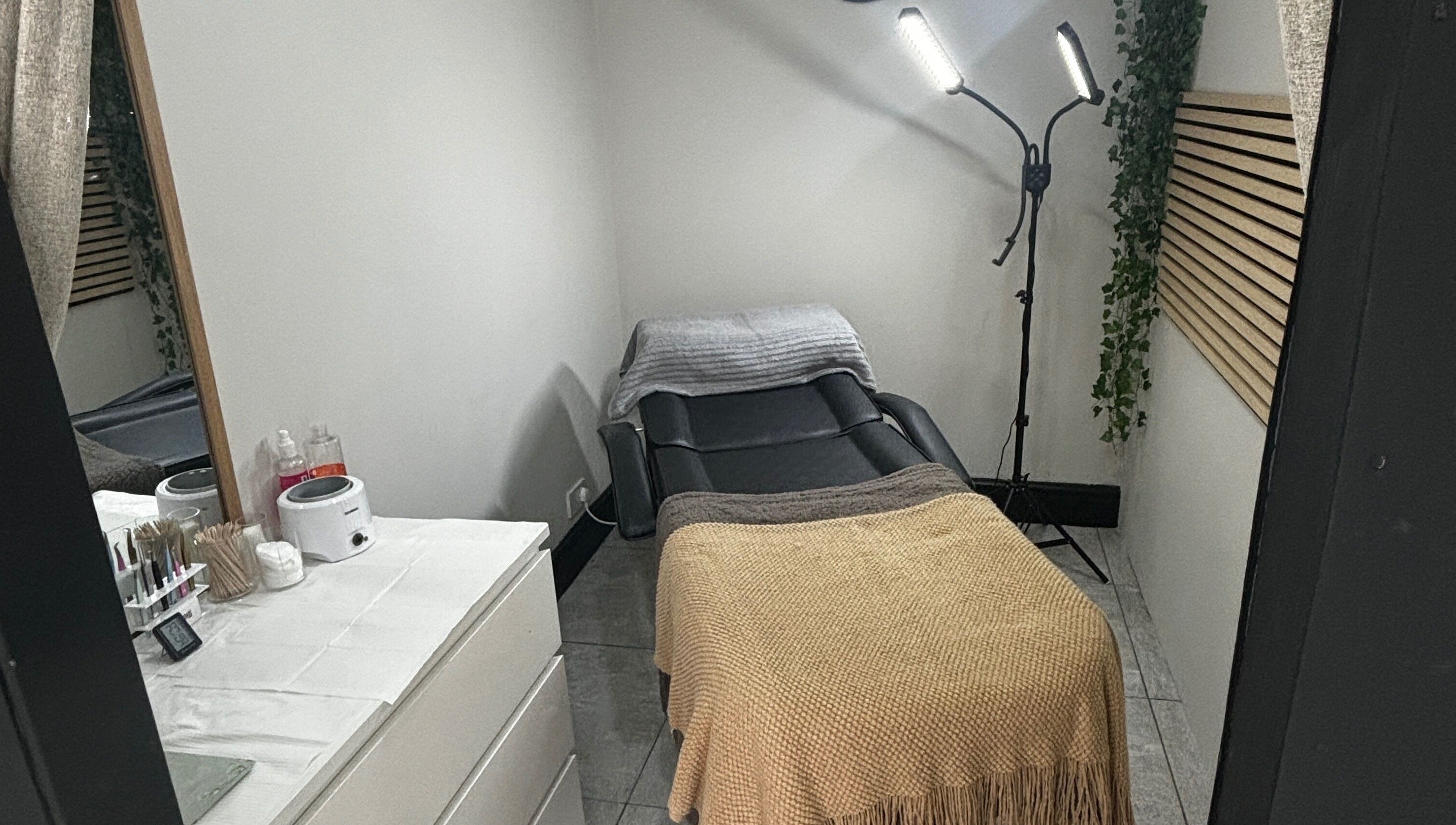 Cozy treatment room at Lashes By Fayedavies, Waterloo, England. Features a comfortable bed and relaxing ambiance.