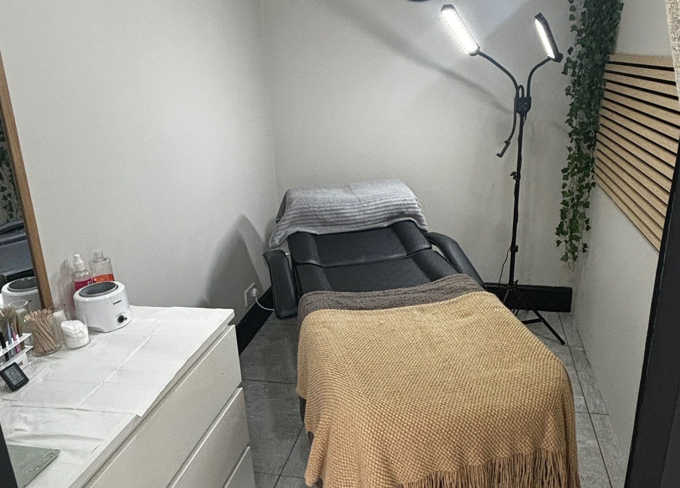 Cozy treatment room at Lashes By Fayedavies, Waterloo, England. Features a comfortable bed and relaxing ambiance.