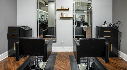 Gold and Ash Hair Salon – kuva 2