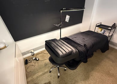 Hypnotic Studio Lash & Brow Studio—Flinders Lane Melbourne, Victoria, AU therapy bed with cozy ambiance.