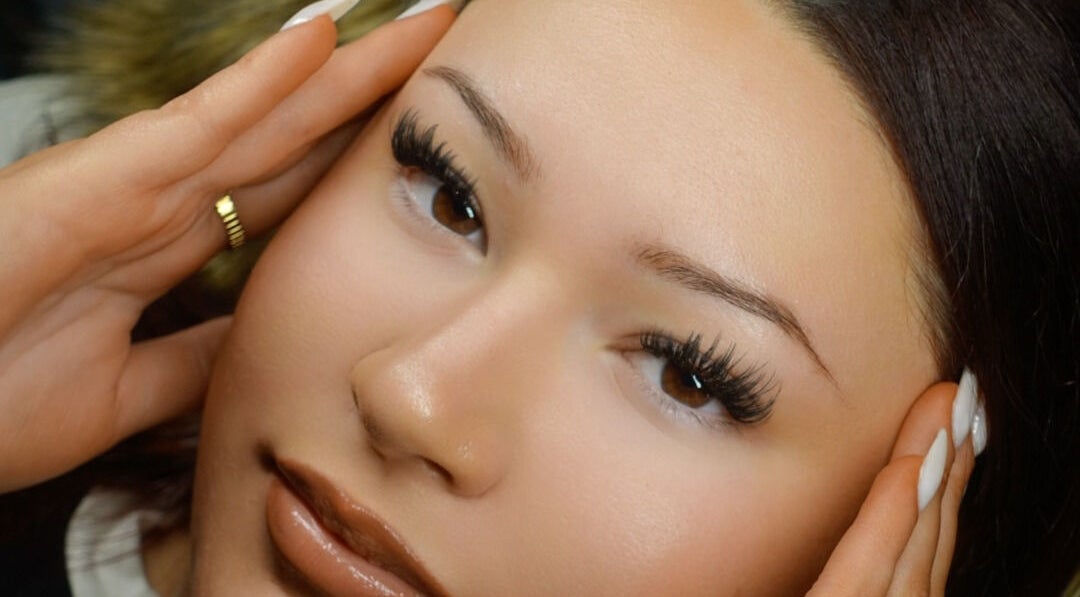 Close-up of lush lashes from Hypnotic Studio Lash & Brow Studio—Flinders Lane, Melbourne, Victoria, AU.