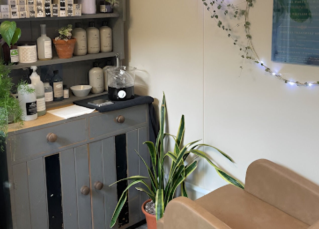 Charming corner of My Space se with plants and products in Whitstable, England, GB. Inviting wellness atmosphere.