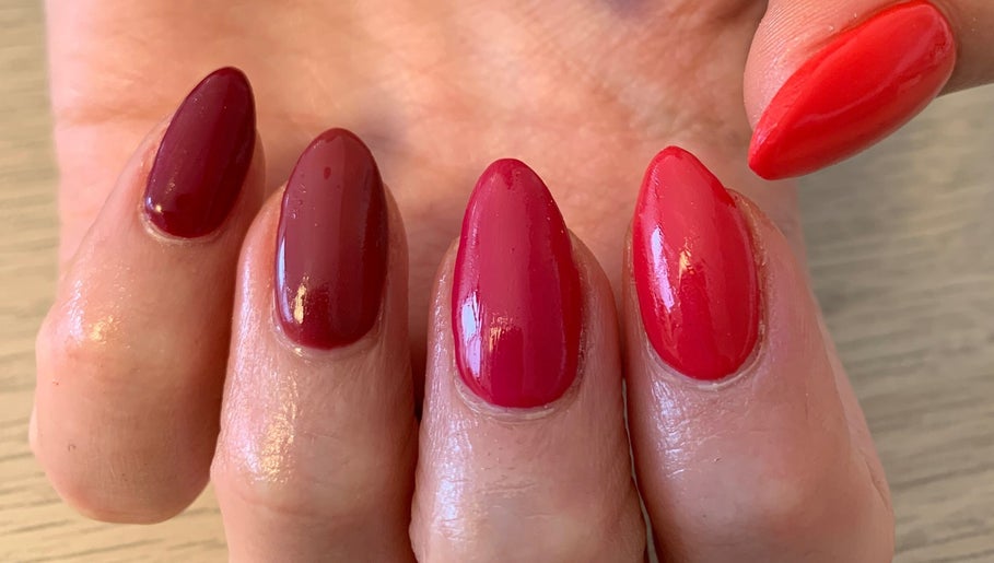 SALUTE Nails slika 1