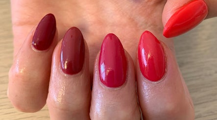 SALUTE Nails