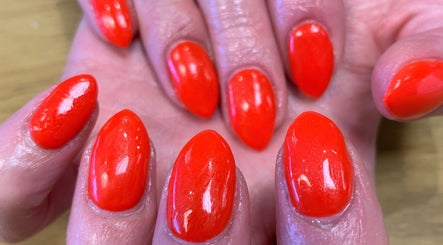 SALUTE Nails slika 3