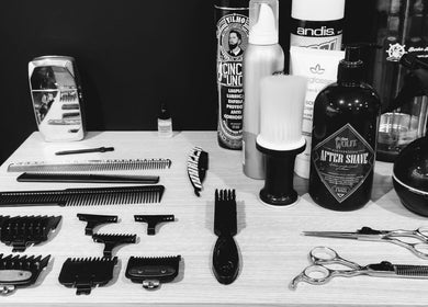 Herramientas de barbería en Sir Johns El Punto Shopping en San Lorenzo Chico, Salta, AR, listas para uso profesional.