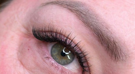 Glamour Lashes and Brows image 2