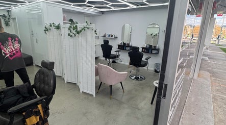 Modern interior of Brows by Sonia in Melbourne, Victoria, AU featuring stylish chairs and mirrors.