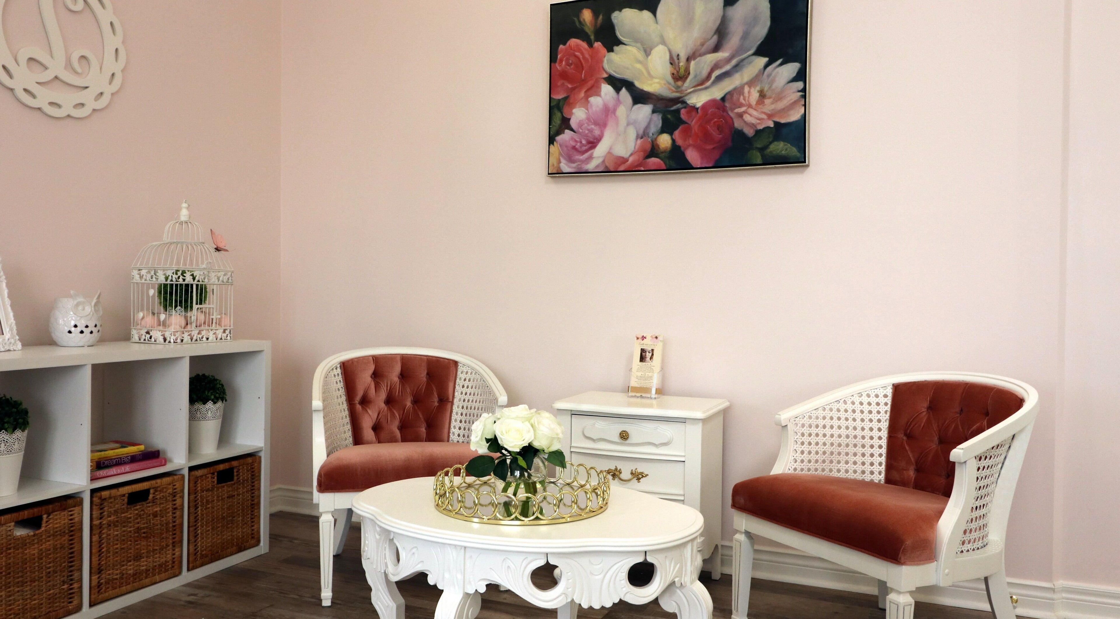 Elegant lounge area at Lash Me Lovely - Couture Extensions Salon in Waterdown, Ontario, CA with plush chairs and decor.