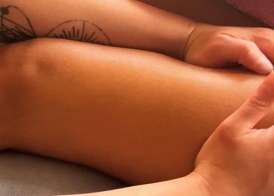 Massage therapy session at Leyla’s Holistic Therapies in St Albans, England, GB promoting relaxation.