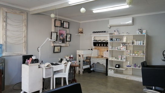 Nailique MiniSpa - HOME SALON