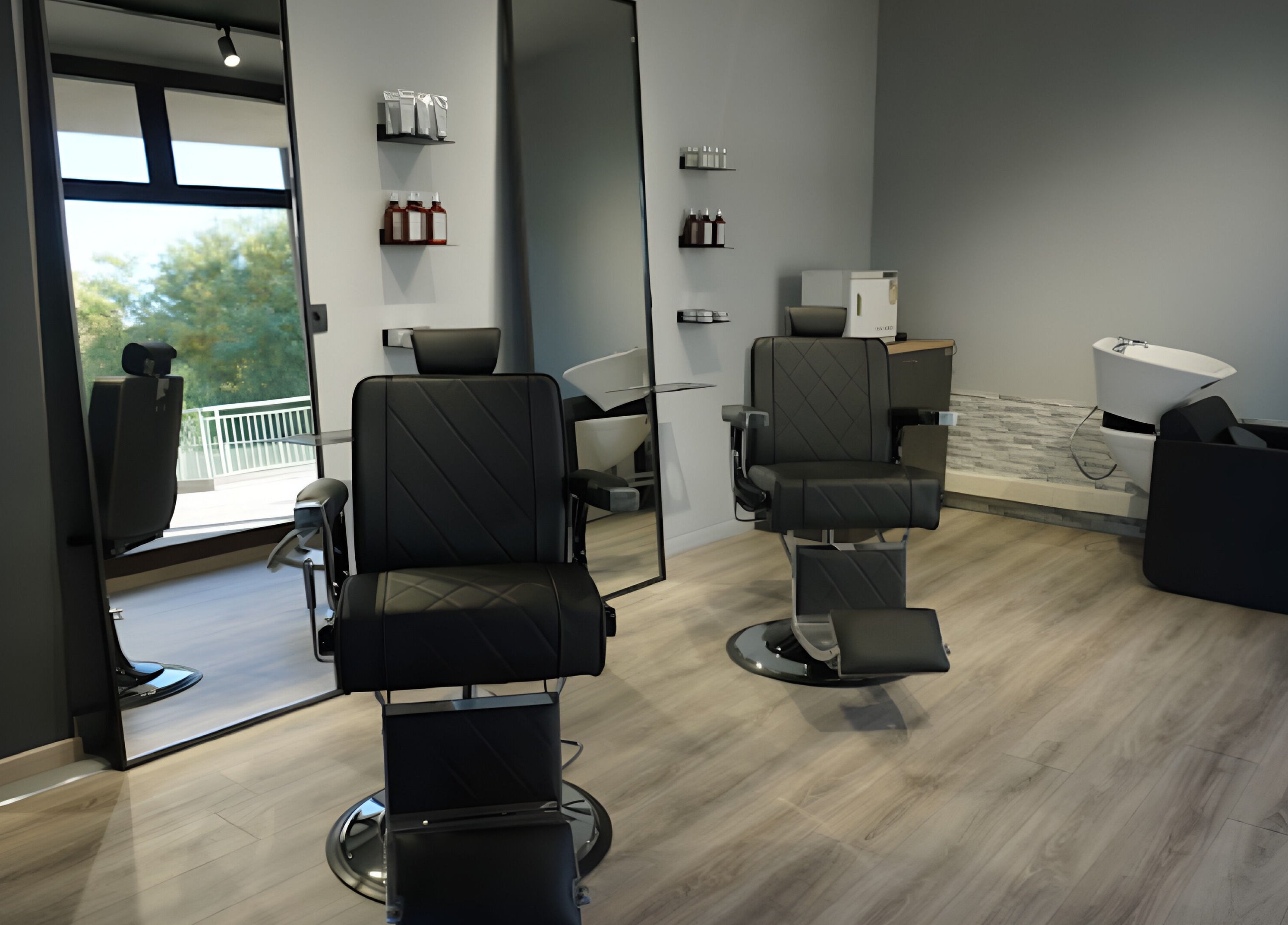 Poltrone eleganti a Blend Barber Studio, Morazzone, Lombardia, IT. Lusso e comfort in salone.