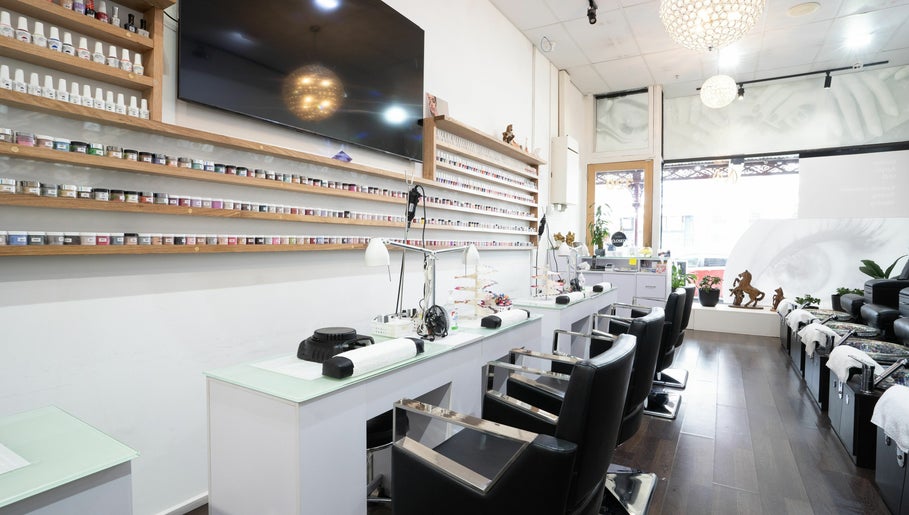 Maris Beauty - Professional Nails, Lashes, Waxing, Massage & Beauty Salon, bild 1