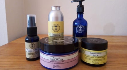 Blossom Robin at Neal's Yard Remedies imej 3