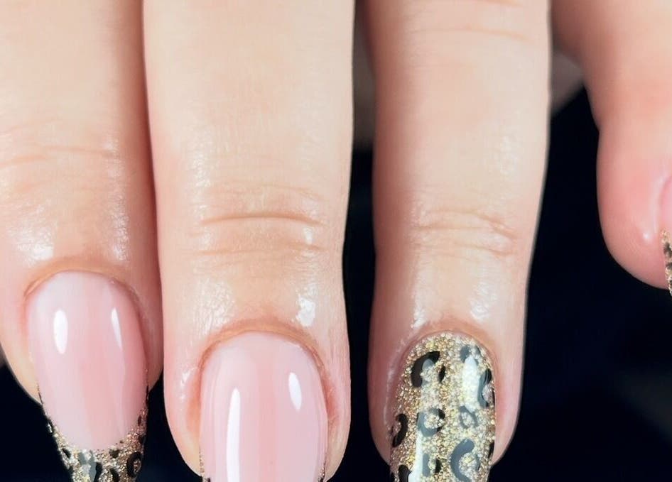 Chic leopard print nails at Karolina.Nails & Beauty, Slough, England, GB. Elegant and trendy design.