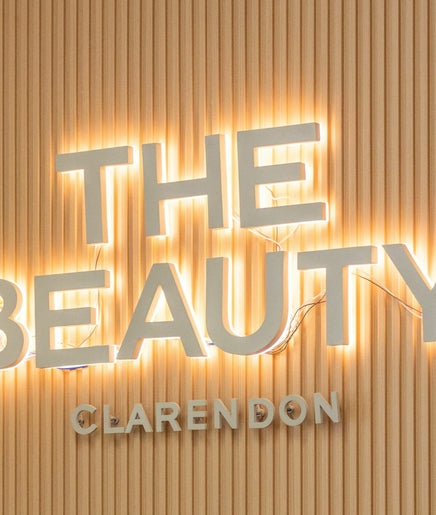 Image de The Beauty Clarendon Nails and Body Services 2