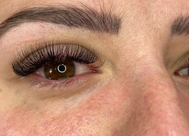 Close-up of eyelash extensions at Belles Beauty, Hemel Hempstead, England, GB, showcasing precision and elegance.