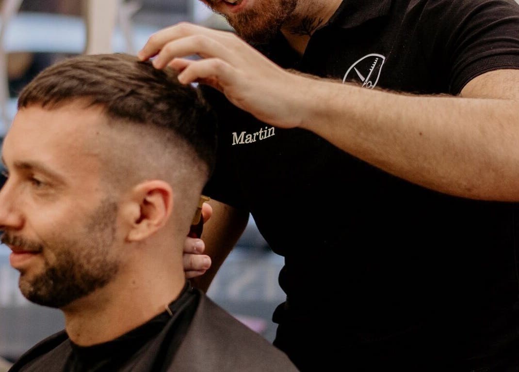 Professional barber styling hair at Gents of Budapest (VI.ker), Budapest, Magyar, HU.