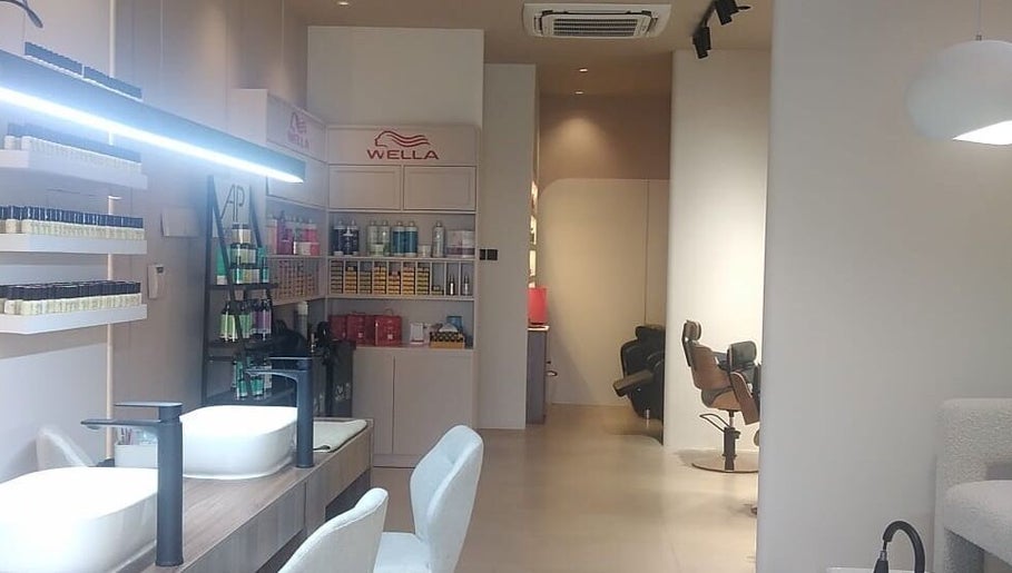 Imagen 1 de Nails Corner & Hair Corner Azaiba