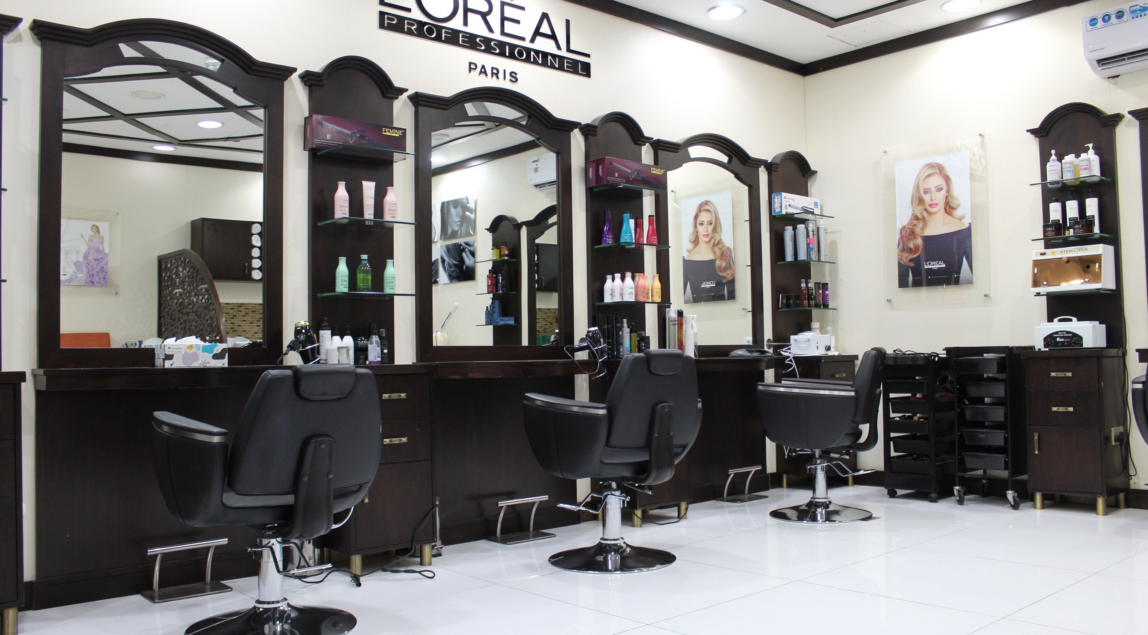 Chic styling stations at Relook Salon in Dubai, Dubai, AE, showcasing modern beauty services setup.