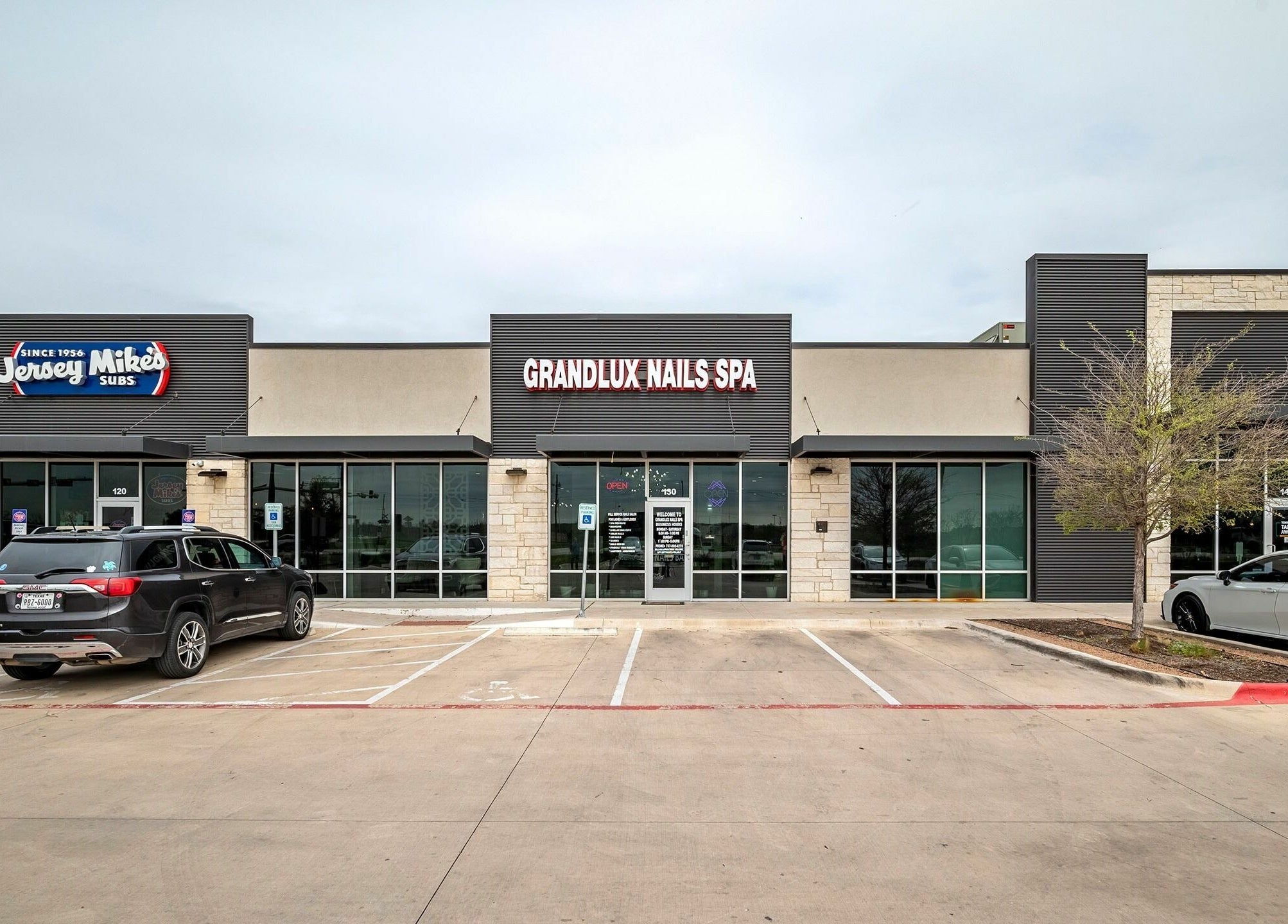 Front view of GrandLux Nails Spa in Round Rock, Texas, US showcasing its modern exterior.