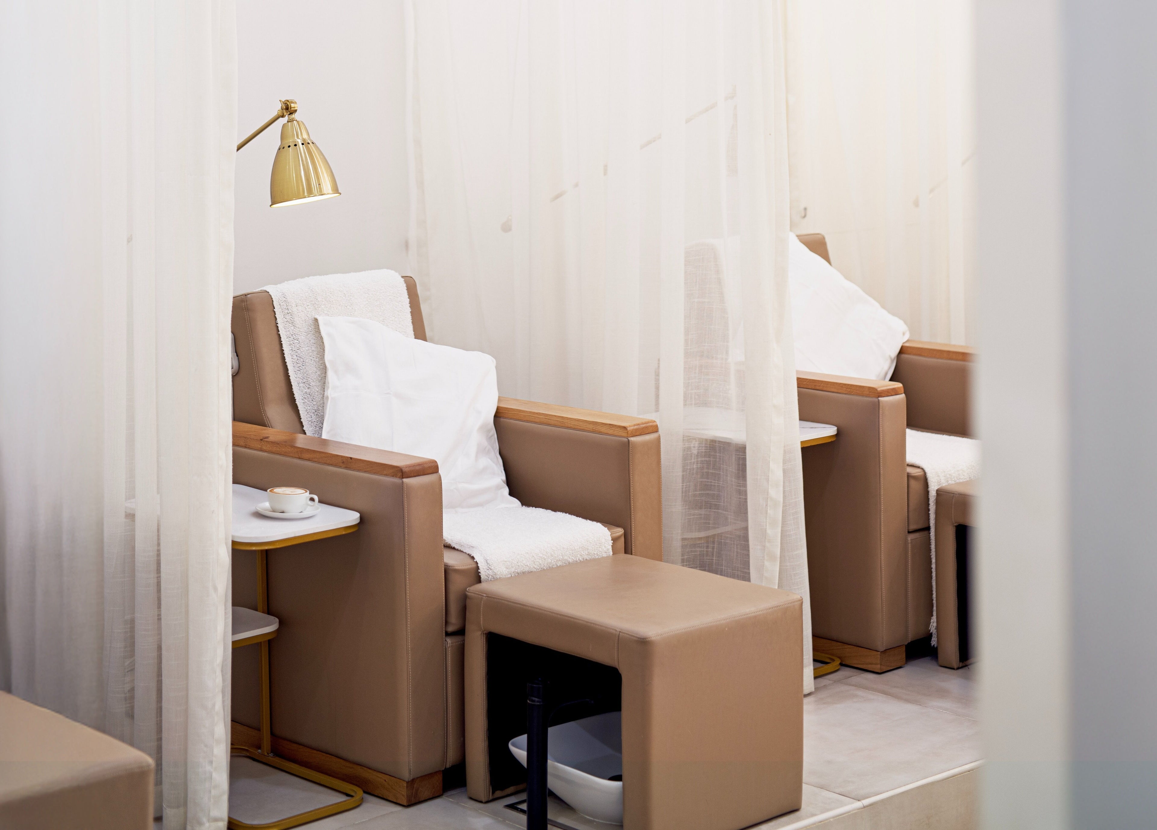 Comfortable seating area at Soak Salon, Dubai, AE, offering a relaxing beauty treatment experience.