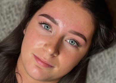 Glamorous eyebrow work by Lavish Eyes Studio in Temuka, Canterbury, NZ showcasing flawless beauty and elegance.