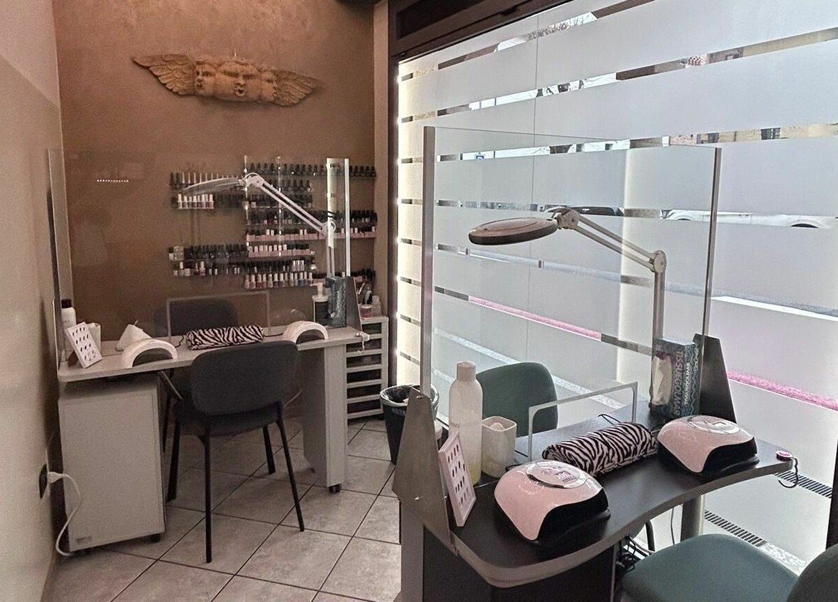 Sala manicure elegante presso Maya Sol S.A.S Di Garcia Guillen & C., Sedriano, Lombardia, IT.