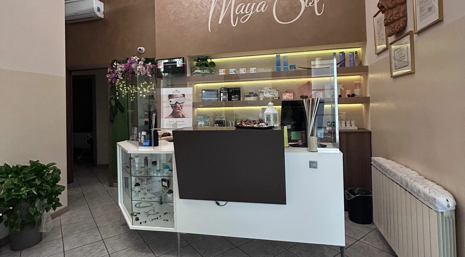 Reception elegante di Maya Sol S.A.S Di Garcia Guillen & C. a Sedriano, Lombardia, IT.