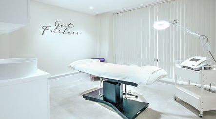 Furless Permanent Rabdan Mall (Abu Dhabi/Electrolysis) image 2