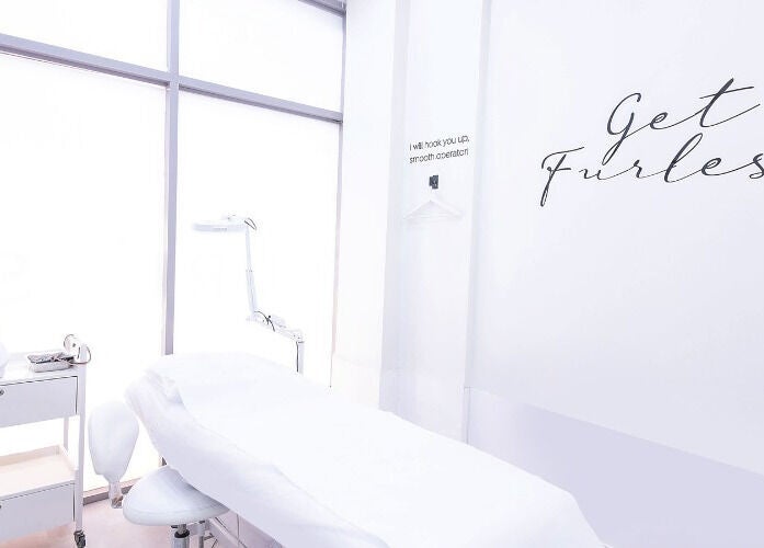 Furless Permanent Muroor Road (Abu Dhabi/Electrolysis) treatment room in Abu Dhabi, AE with modern equipment.