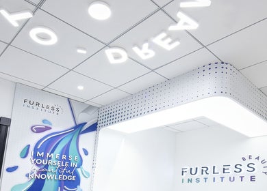 Elegant ceiling at Furless Permanent Al Quoz (Dubai/Electrolysis), Dubai, AE with modern design.