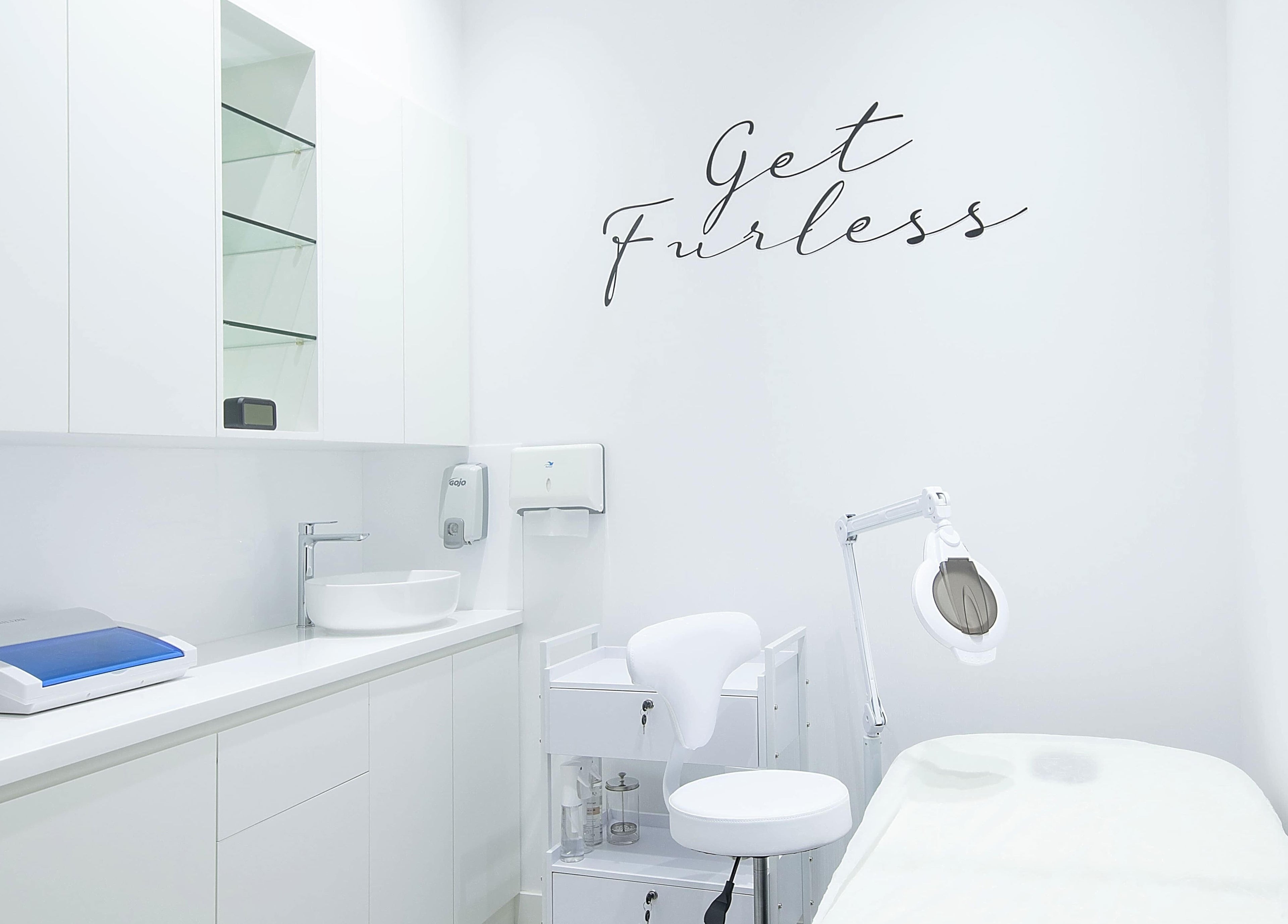 Modern treatment room at Furless Permanent Rabdan Mall, Abu Dhabi, AE for electrolysis services.