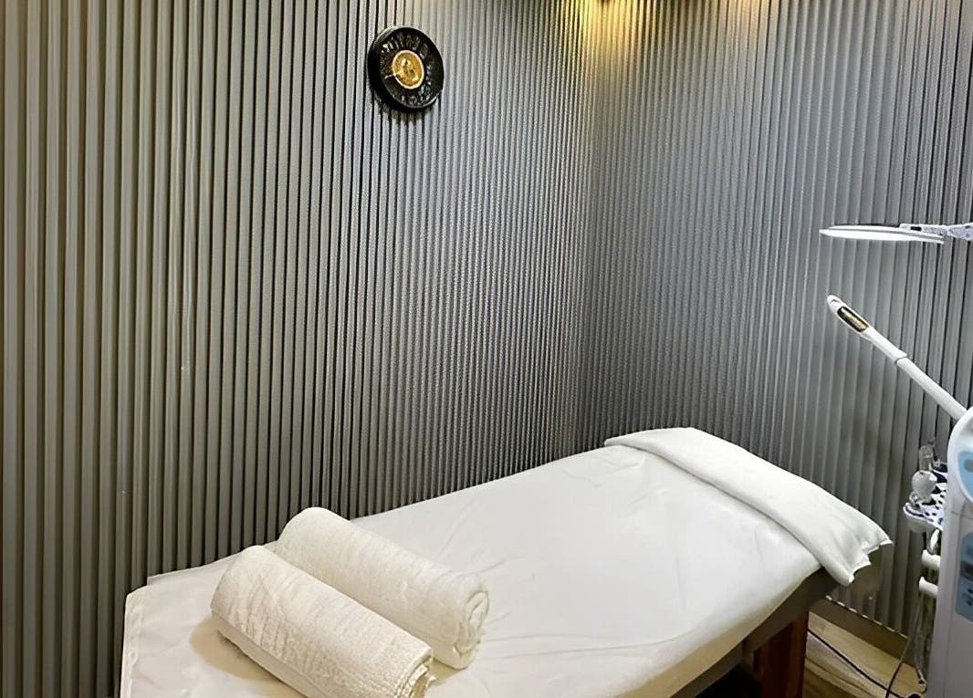 Massage table in a serene room at Brilliant Styles Gents Salon, دبي Dubai , دبي, AE, offering peaceful ambiance.