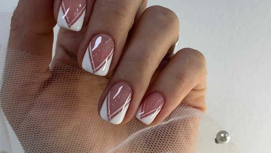 Viktoria Pereviazko Professional Nails Artist Bild 1