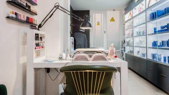 Viktoria Pereviazko Professional Nails Artist