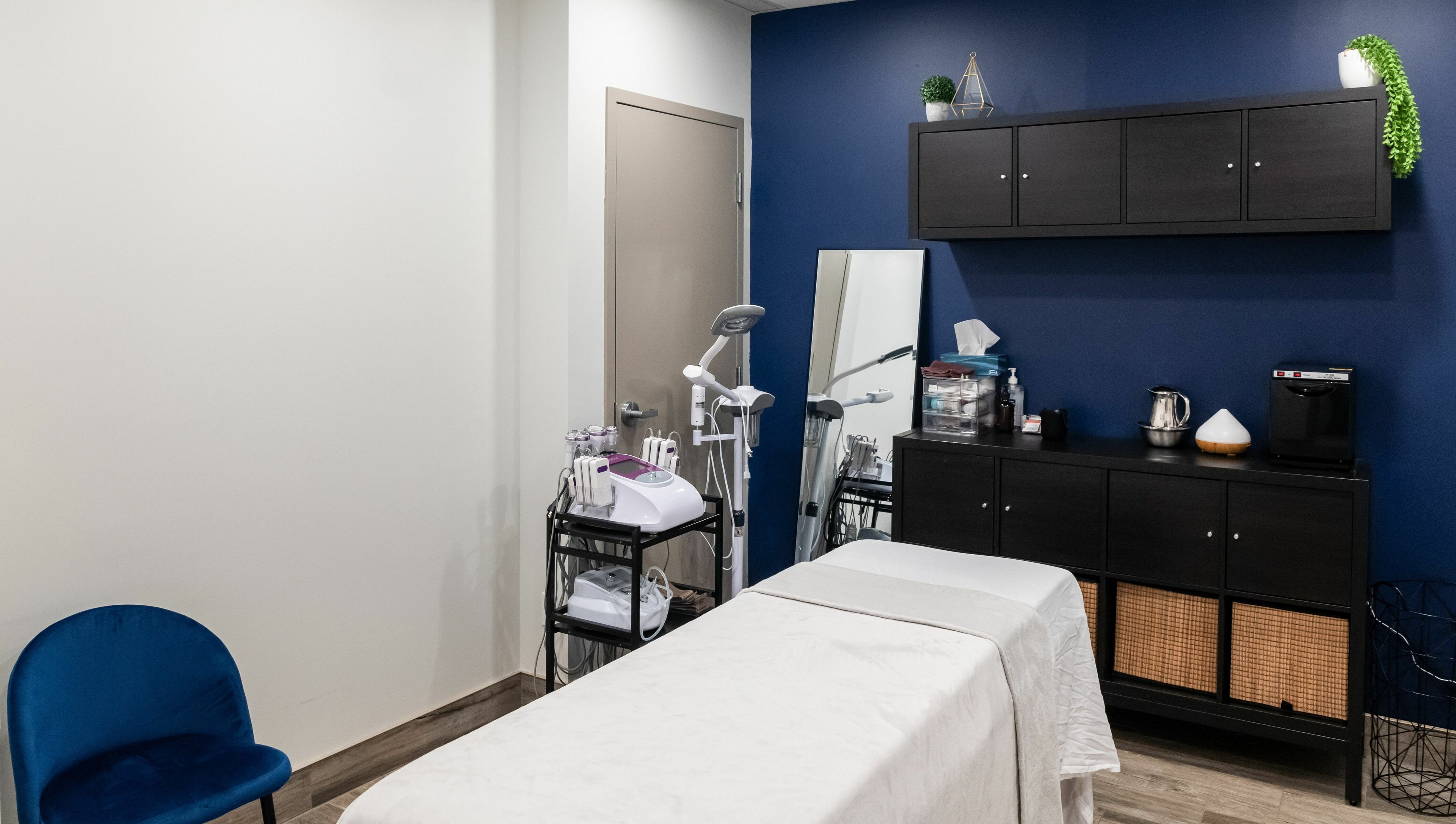 Relaxing treatment room at Melt Body Health in Windsor, Ontario, CA, showcasing a serene and inviting ambiance.