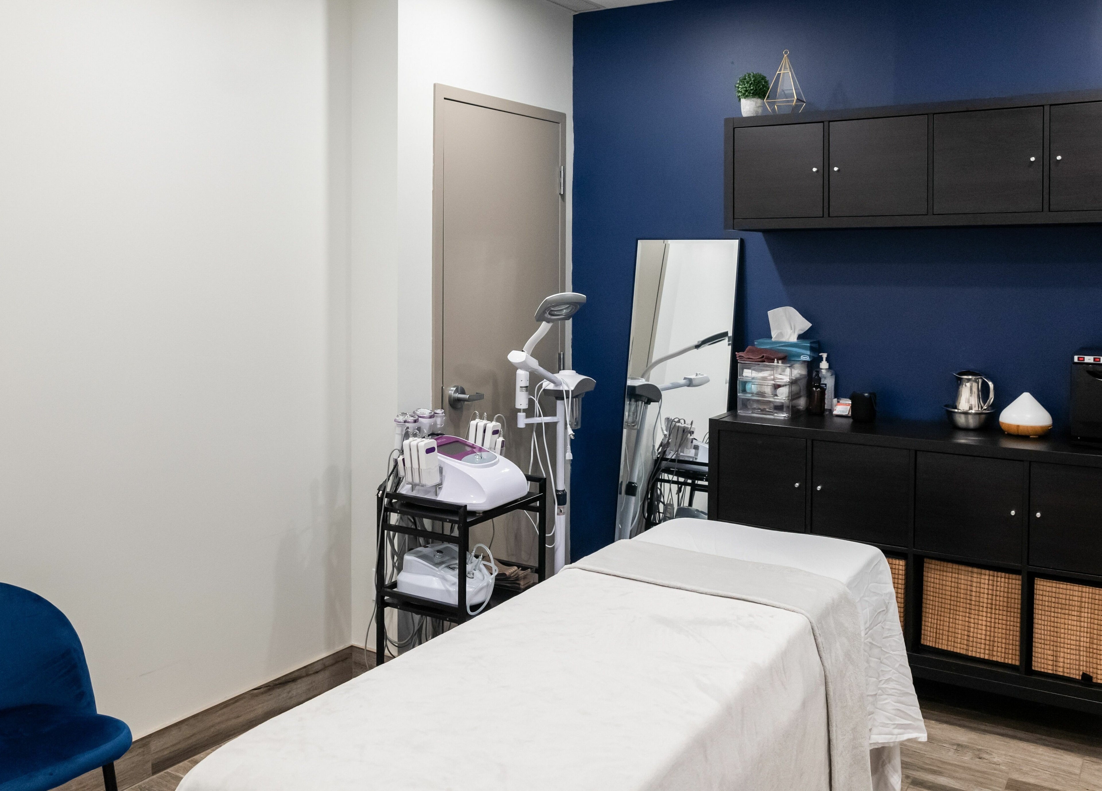 Relaxing treatment room at Melt Body Health in Windsor, Ontario, CA, showcasing a serene and inviting ambiance.