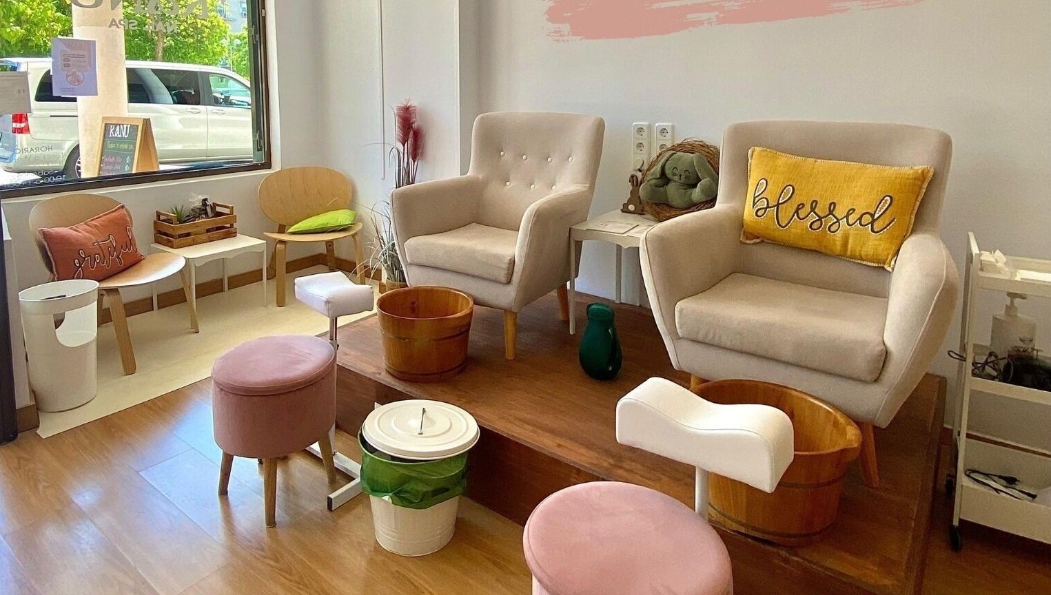 Área de pedicura en Kanu Nail Spa Tres Olivos Montecarmelo, Madrid, Comunidad de Madrid, ES.