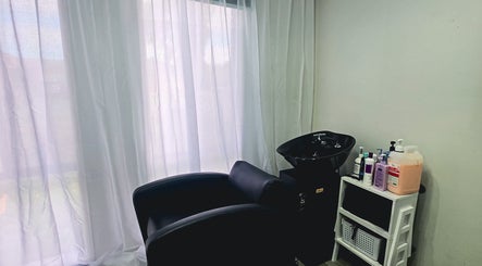 ARK HAIR STUDIO